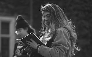 Lindsay Hartley reading script